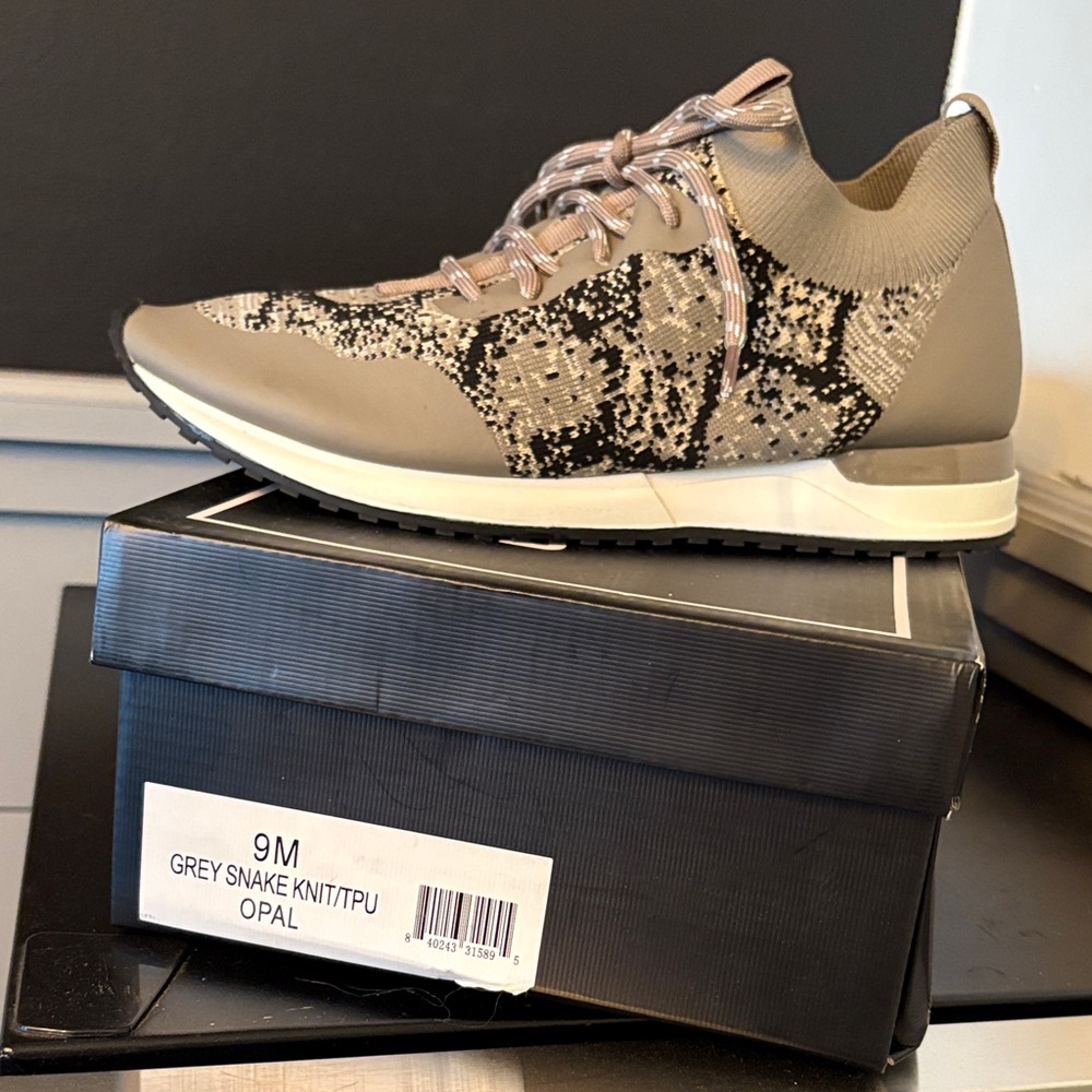 Trendy Knit Pattern Sneakers